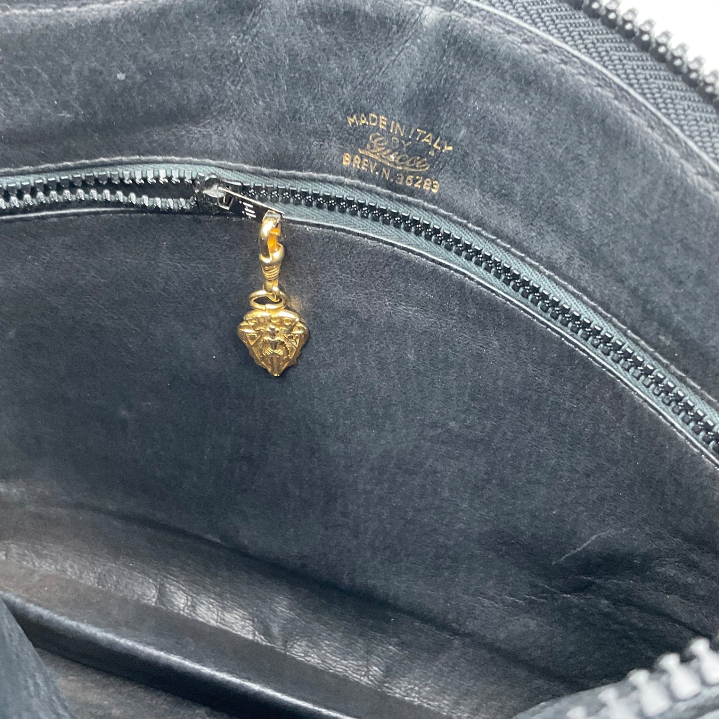 GUCCI BLACK LEATHER SHOULDER BAG