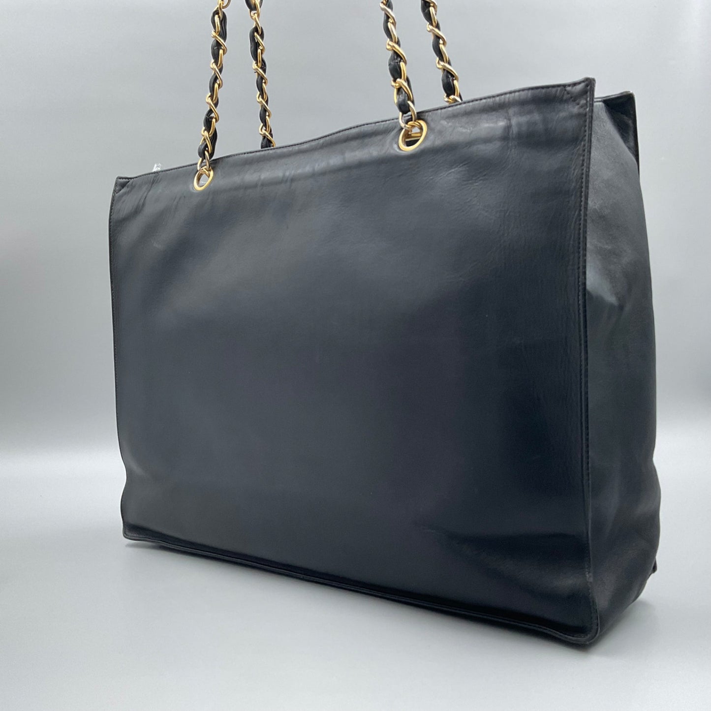 CHANEL CC BLACK LEATHER TOTE