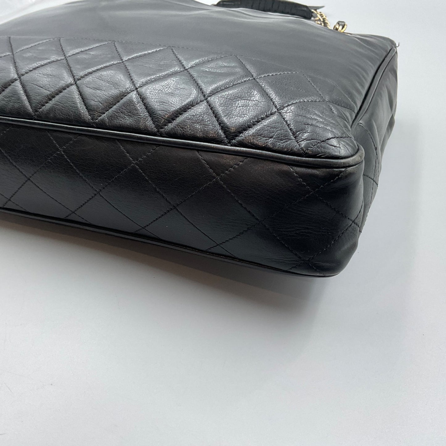 CHANEL BLACK LEATHER TOTE