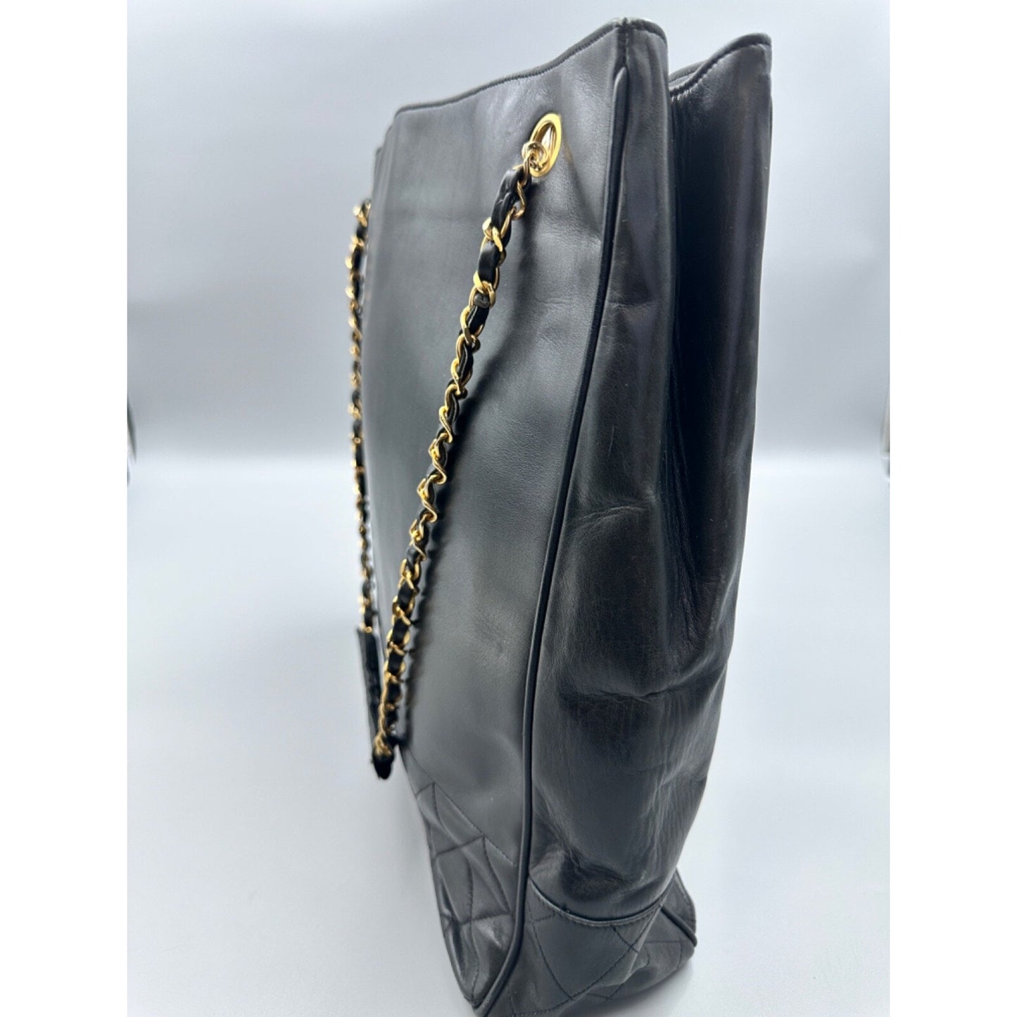 CHANEL BLACK LEATHER TOTE BAG