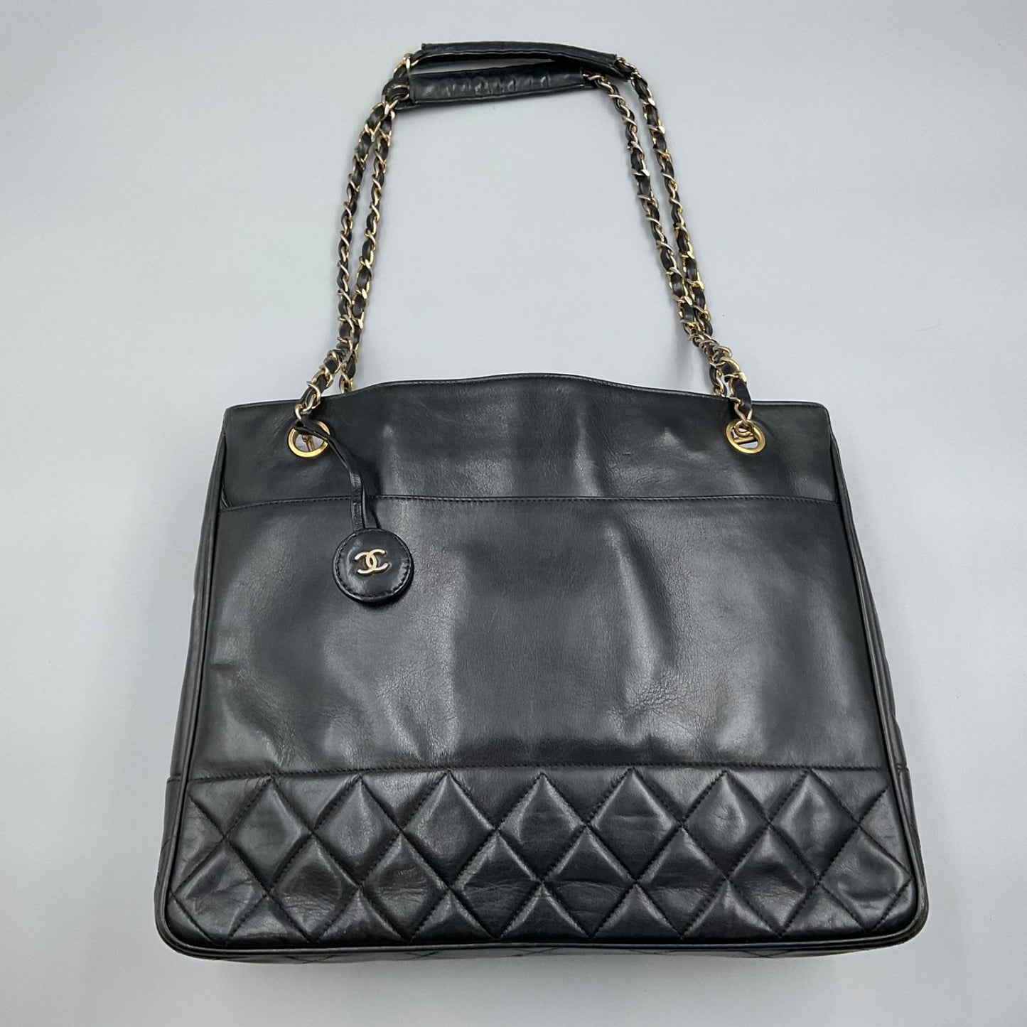 CHANEL BLACK LEATHER TOTE