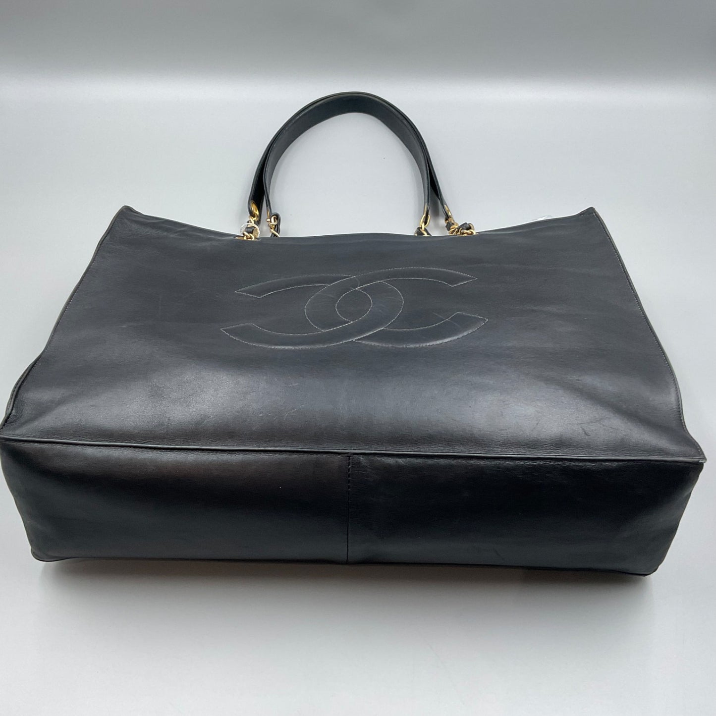CHANEL CC BLACK LEATHER TOTE