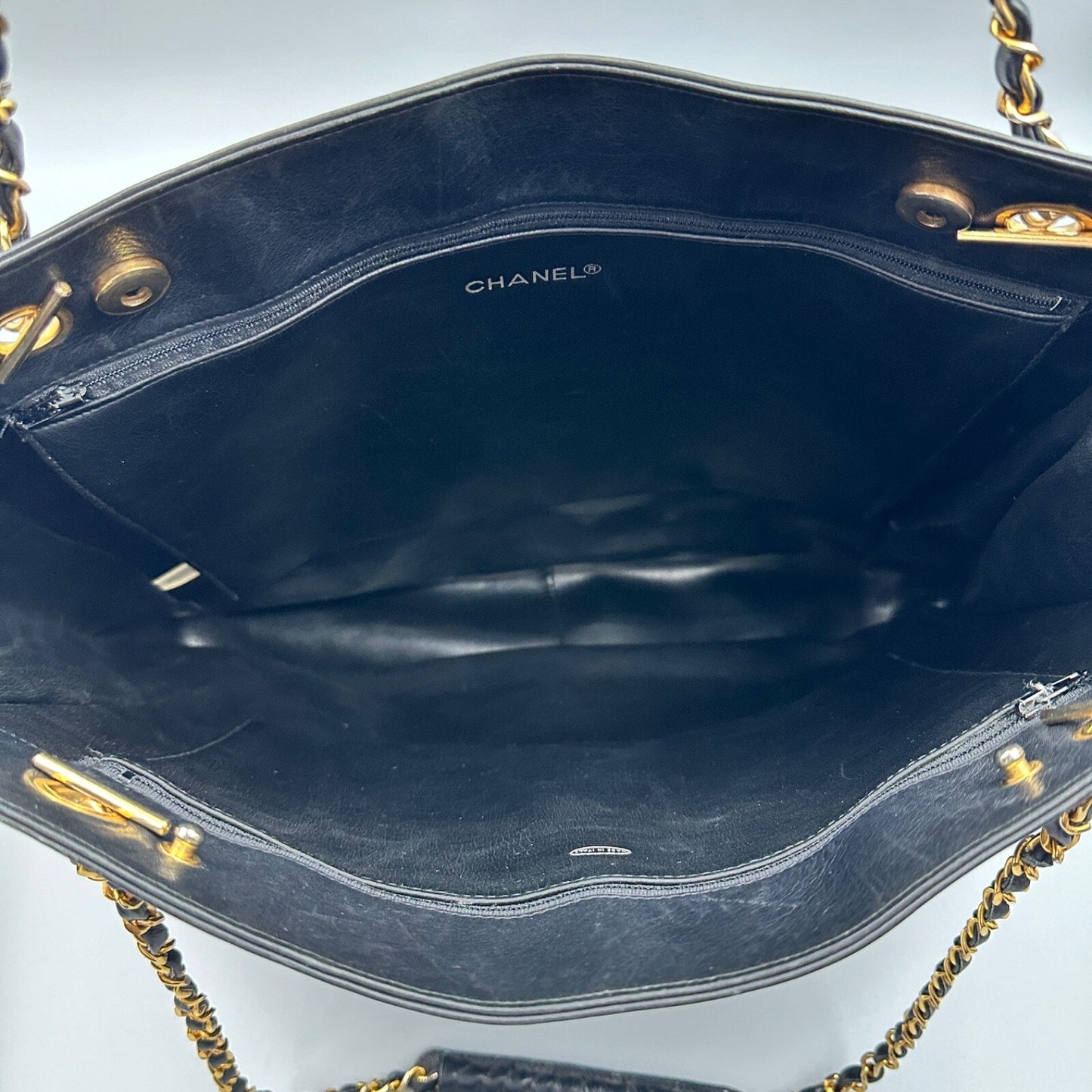 CHANEL BLACK LEATHER TOTE BAG