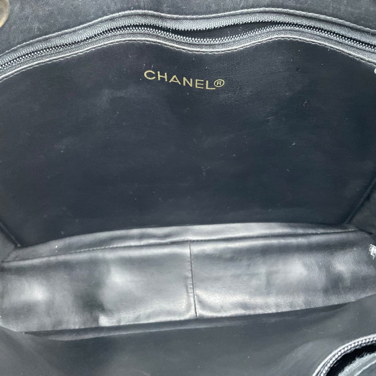 CHANEL BLACK LEATHER TOTE