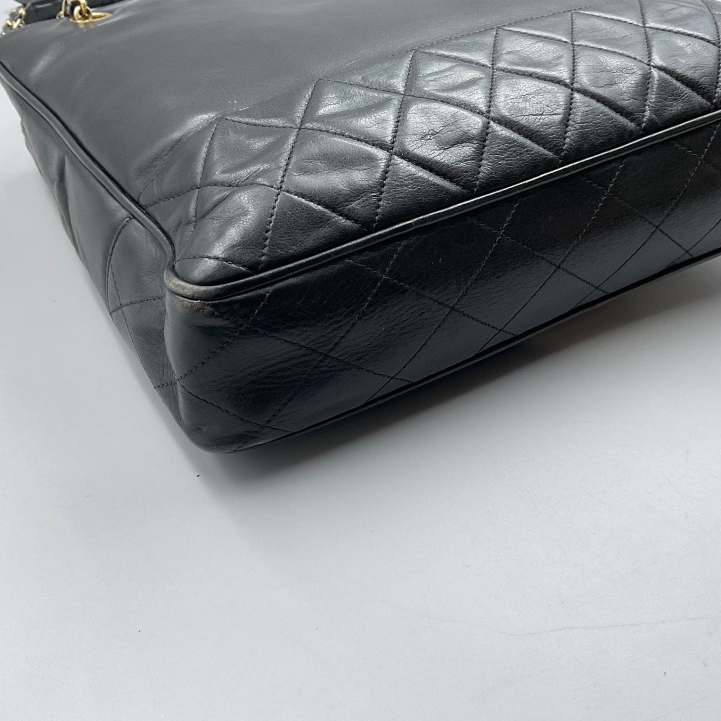 CHANEL BLACK LEATHER TOTE