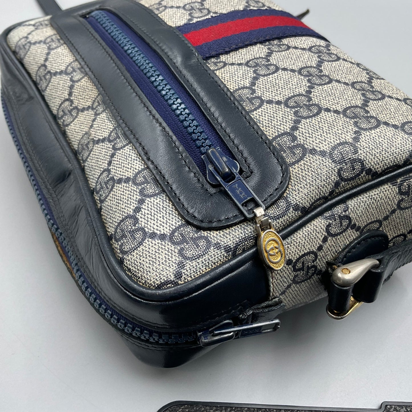 GUCCI BLUE GG SUPREME SHERRY LINE CROSSBODY BAG