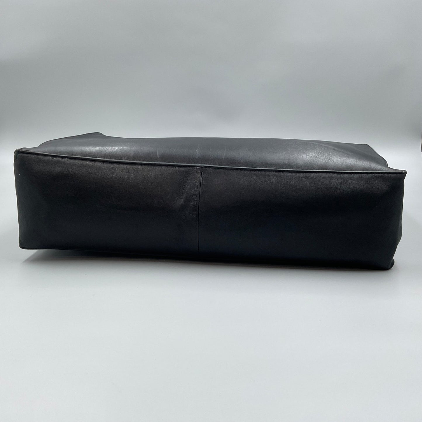 CHANEL CC BLACK LEATHER TOTE