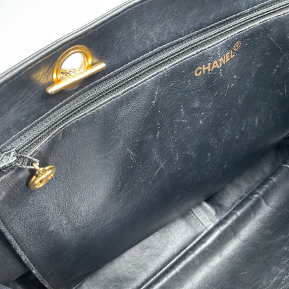 CHANEL CC BLACK LEATHER TOTE