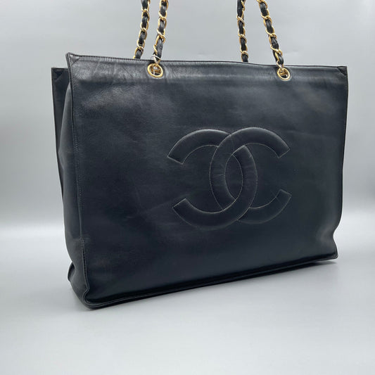 CHANEL CC BLACK LEATHER TOTE